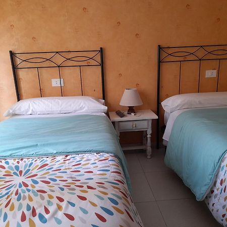Hostal Quiper Quiroga Esterno foto